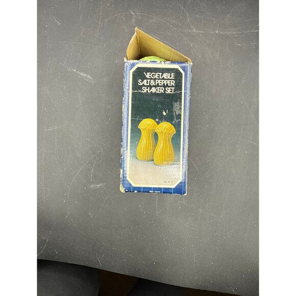 Vintage Vegetable Salt/Pepper Shakers - Mushroom - new in box - Picture 2 of 7